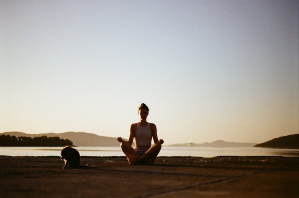Jutarnja yoga uz Deu Zlatarek