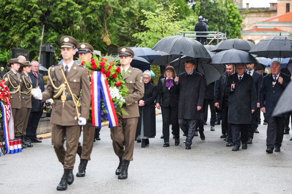 FOTO Obilježena godišnjica Bleiburške tragedije: 'Sjećamo se žrtava sva tri totalitarizma'