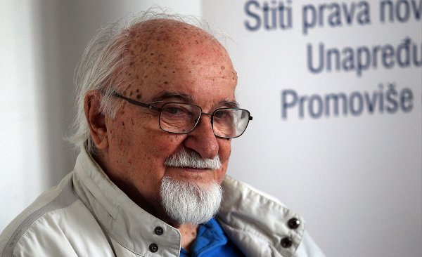 Umro čuveni politički karakaturist Predrag Koraksić Corax