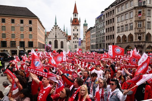 München slavio, a Kompany zaboravio pehar! Trenerova supruga spasila stvar