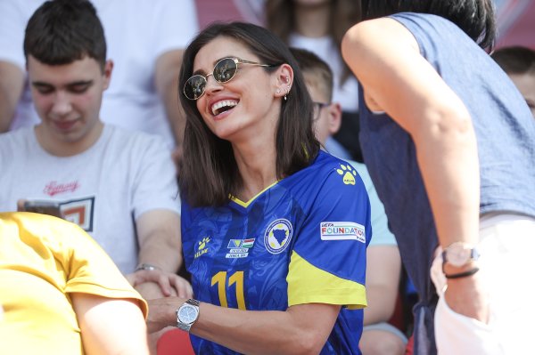 Ne zna se tko je majka, a tko kći: Prelijepa Amra Džeko objavila fotografiju s posebnim povodom