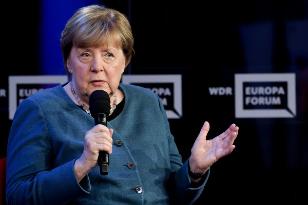Merkel upozorila Europu: 'Nije dovoljno da Trump sam razgovara s Putinom'