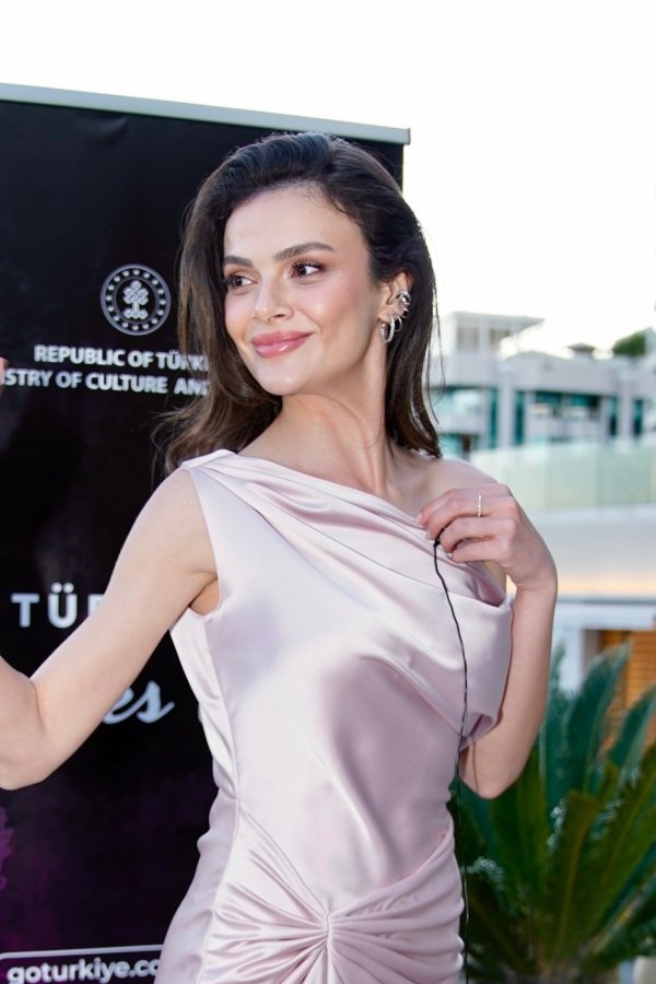 Sinem Unsal u Cannesu