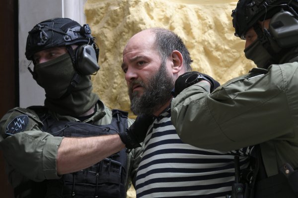 Policija odvodi Kristijana Aleksića na saslušanje u DORH