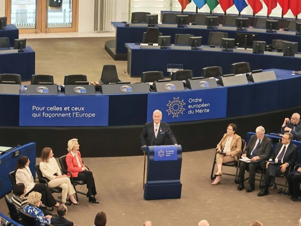 Marc Gjidara prilikom primanja ordena Europskog reda za zasluge 