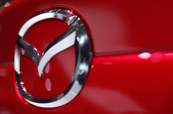 Dok drugi gube ogroman novac, veliki proizvođač automobila igra drukčiju igru