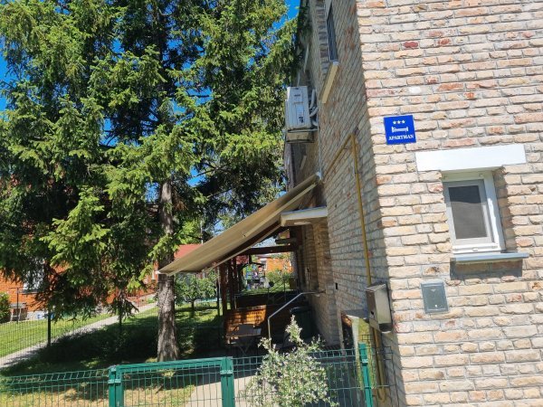 Neke su kuće prenamijenjene i u turističke svrhe