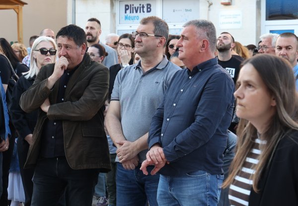 Mirni prosvjed u Drnišu