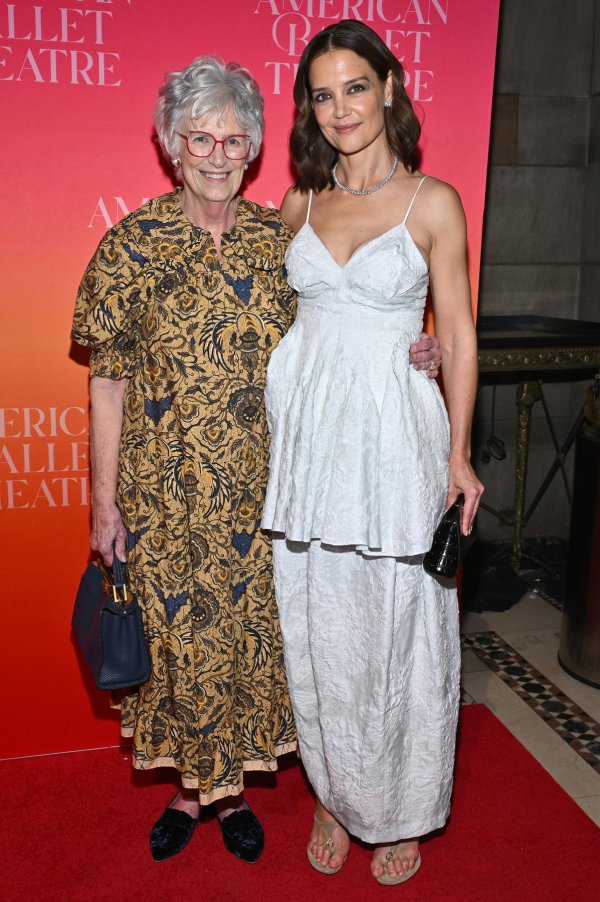 Kathleen A. Stothers-Holmes i Katie Holmes