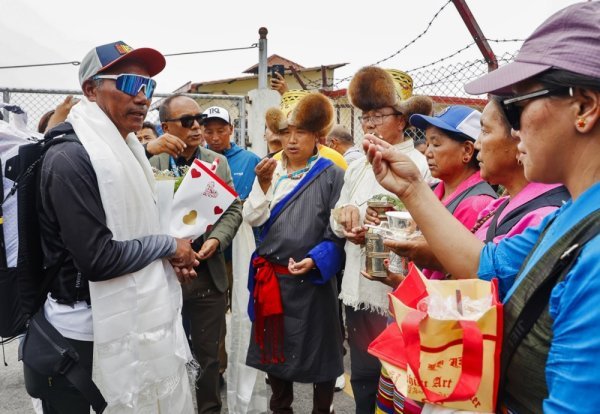 Povratak Šerpa nakon rekordnog 32. uspona na Mount Everest