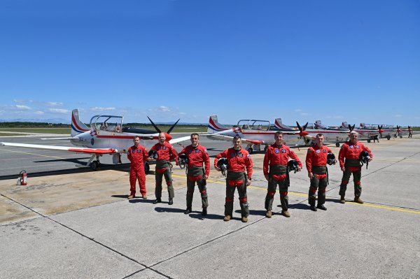 Piloti skupine Krila Oluje