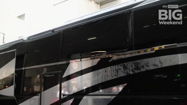 Kaos pred najskuplju utakmicu svijeta: Napadnut autobus Jakirovićeva Hulla na putu prema Wembleyju