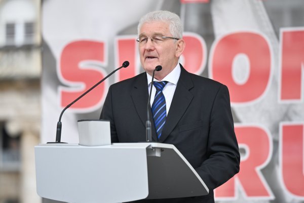 Žestok sukob oko mirovina: 'Bogati će dobiti 200 eura više, a 700.000 umirovljenika ništa'