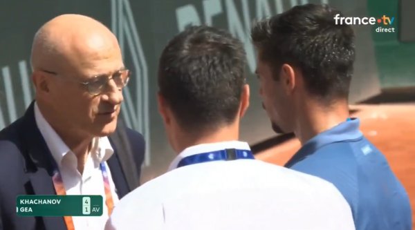 Pogledajte bizarne scene na Roland Garrosu: 'Imam proljev, čovječe, olakšat ću se tu na terenu...'