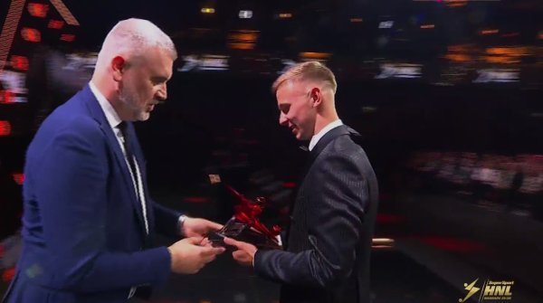 Luka Stojković dobio nagradu za najboljeg mladog igrača SHNL-a ispred tri igrača Hajduka