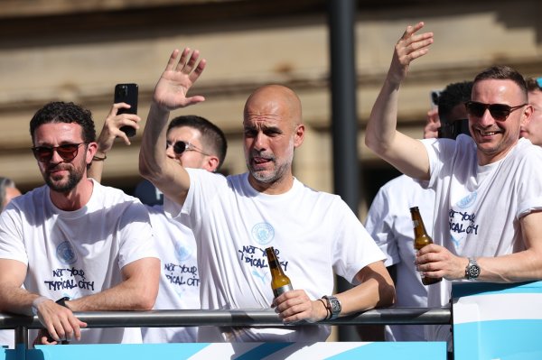 Dok se Guardiola opraštao, pozornicom šetao Bayernov trener. I Michael Jordan imao poruku