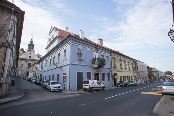 Antihrvatski prijeteći grafit osvanuo na rodnoj kući bana Jelačića