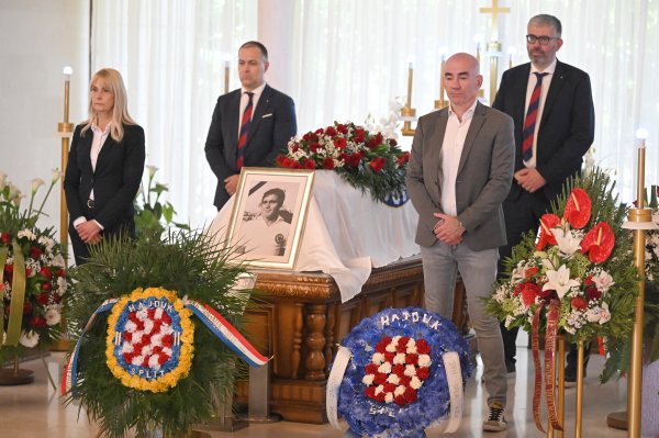 U Splitu je pokopan Ivo Bego. Pogledajte tko je sve došao ispratiti legendu Hajduka