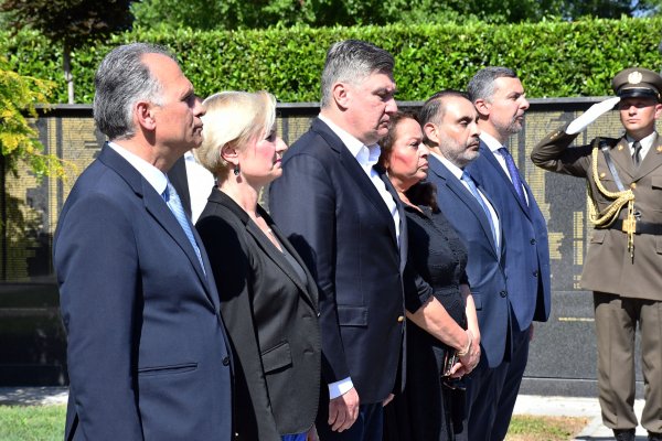 Predsjednik Zoran Milanović u posjetu Romskom memorijalnom centru Uštica