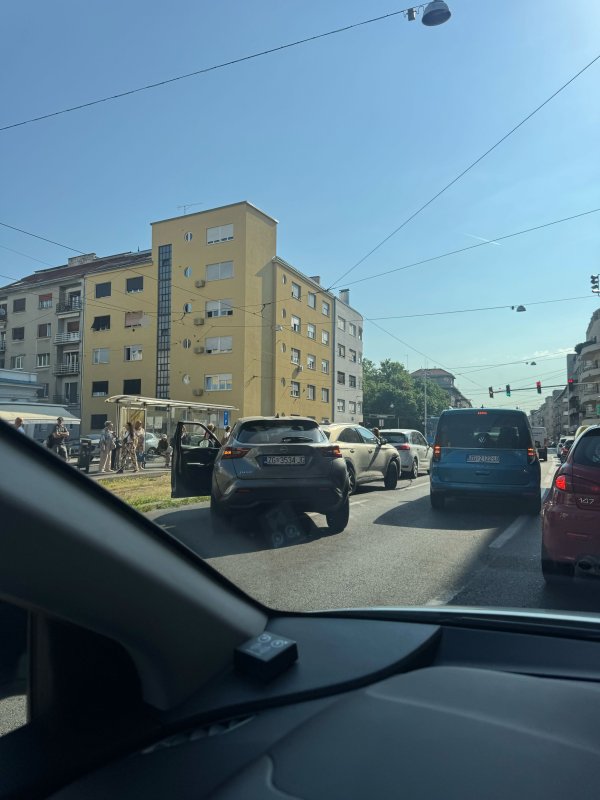 Kolone u Zvonimirovoj