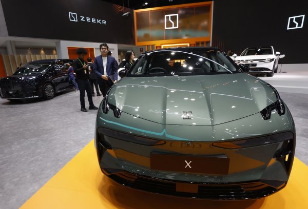 Kineski luksuzni SUV od tri tone stiže u Europu: Ima 1381 KS i zovu ga tenkom