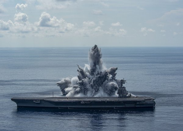 Testiranje udara na američki supernosač USS Gerald R. Ford