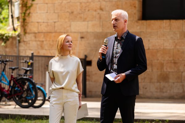 Goran Marković, direktor Canon Croatia I Petra Prelog iz tvrtke Canon Adria govore na otvorenju izložbe World Unseen