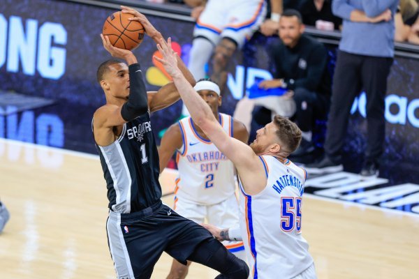 Spursi pregazili Thunder i izborili majstoricu, Wembanyama ušao u društvo legendi