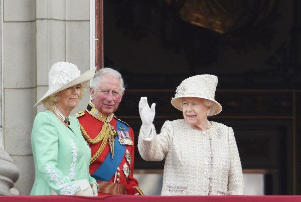 Kraljica Elizabeta i sadašnji kralj Charles i kraljica Camilla