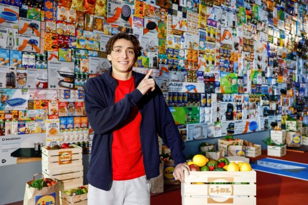 'Skok godine': Armand Duplantis preskočio zid od 5,50 metara Lidlovih proizvoda