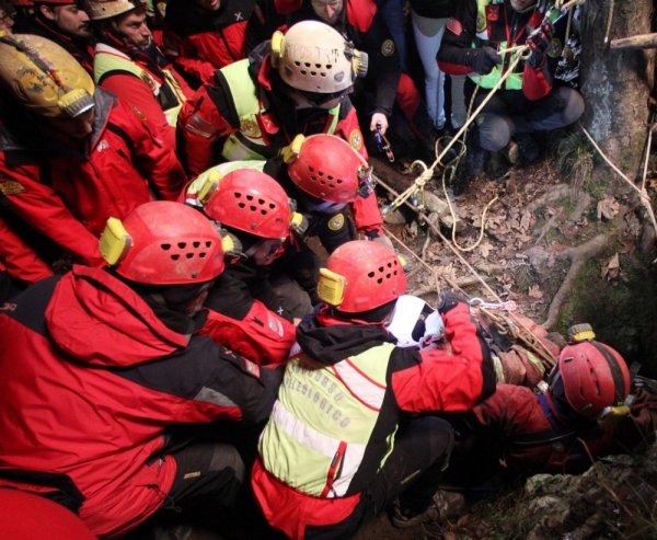 Dramatična akcija spašavanja: Speleologu kamen priklještio nogu na dubini od 120 metara