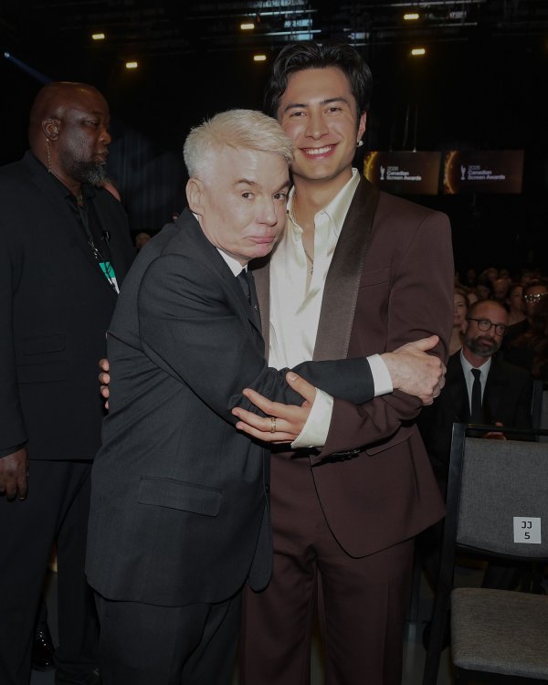 Mike Myers i Hudson Williams