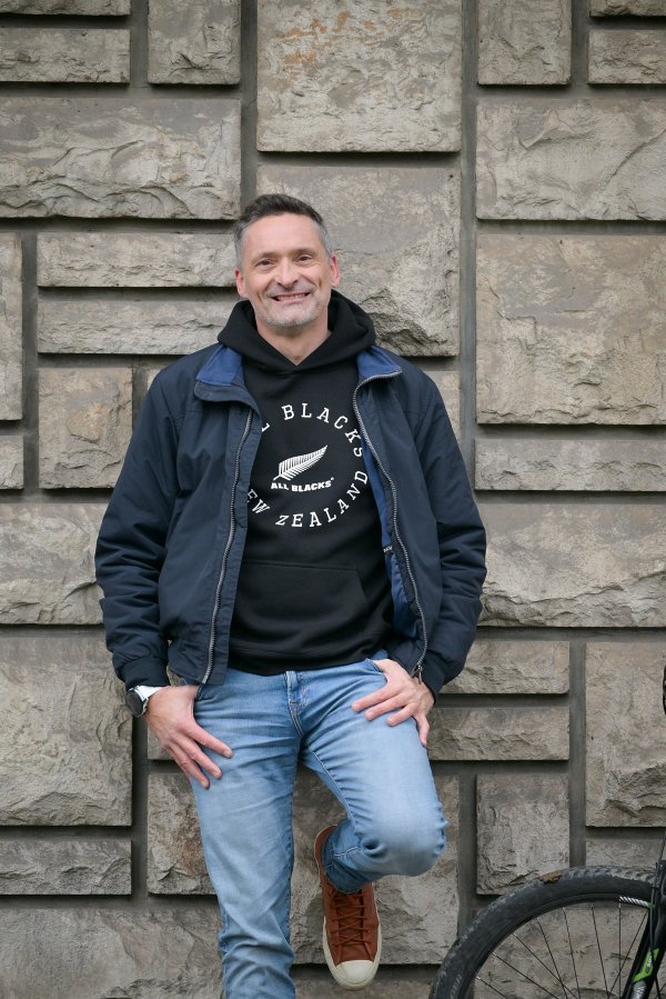 Ne viđamo ovo često: Poznati HRT-ovac podijelio posebnu fotografiju s kćeri i partnericom