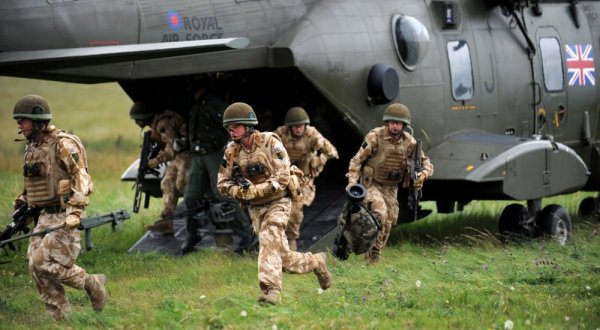 Potvrdila britanska mornarica: U padu ratnog helikoptera poginule tri osobe