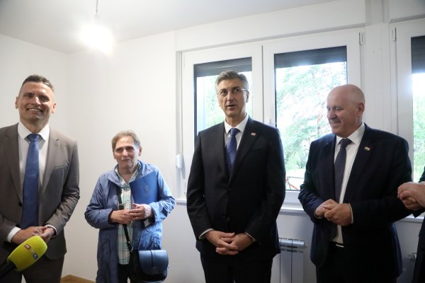 U obnovljenu zgradu u Sisku se vratilo 144 obitelji