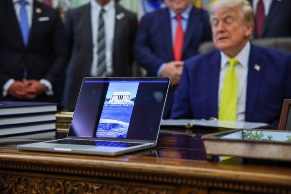 VIDEO Trumpa prozvali da spava u Ovalnom uredu, Bijela kuća objavila žestok odgovor