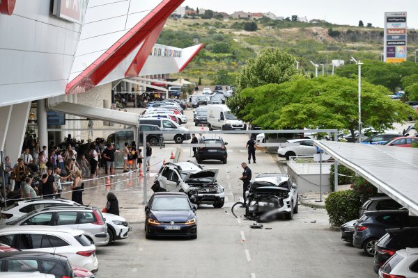 Lančani sudar na parkiralištu SuperNove u Zadru