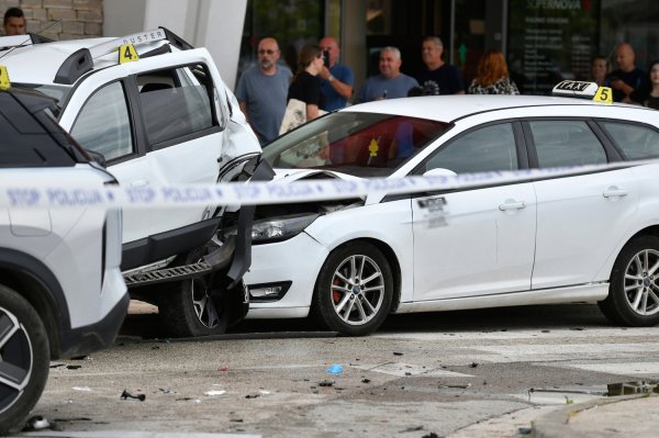 Lančani sudar na parkiralištu u Zadru: Tri osobe odvezene u bolnicu
