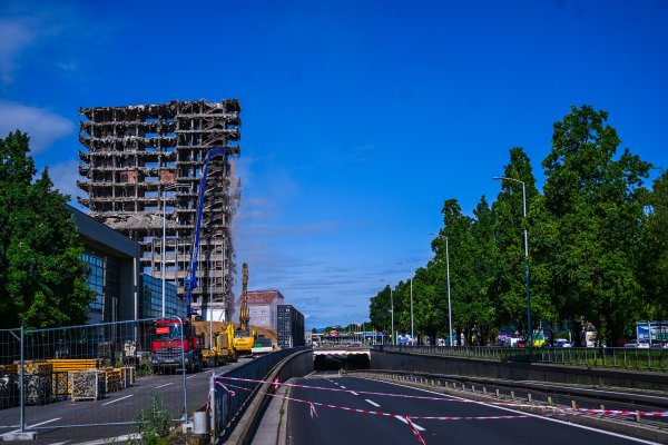 Nastavlja se rušenje nebodera Vjesnika