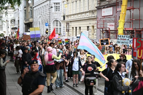 Povorka ponosa krenula sa Zrinjevca prema Trgu bana Jelačića