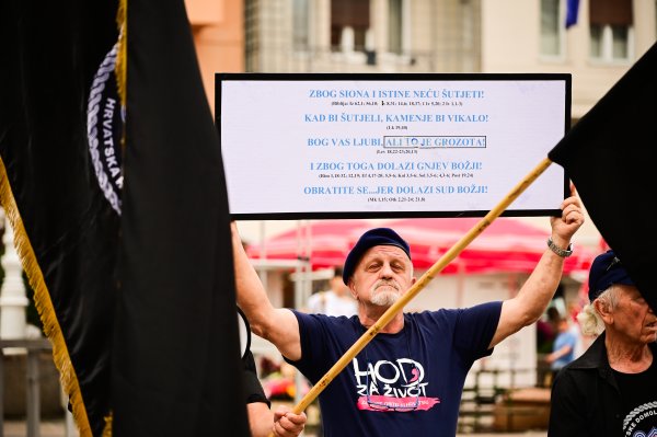 Pripadnici A-HSP na čelu s Draženom Kelemincem prosvjeduju protiv Pridea