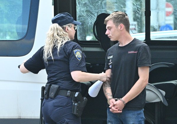 Privođenje četvorice muškaraca osumnjičenih za otmicu kod Arena centra