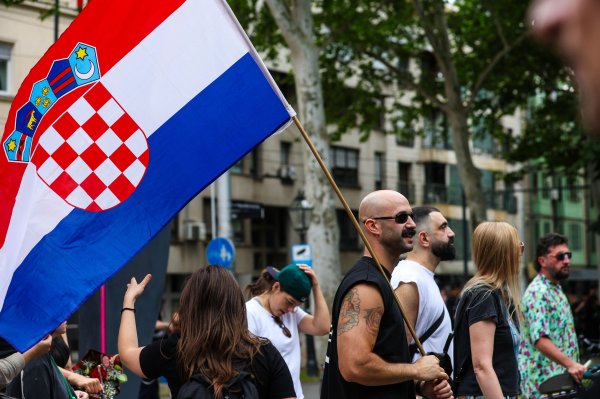 Na Prideu se vijorile hrvatske zastave, najhomofobom proglašena - Željka Markić: 'Sjaši nam s leđa'