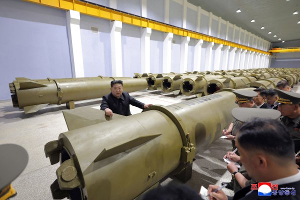 Kim Jong Un u inspekciji na tajnoj lokaciji.