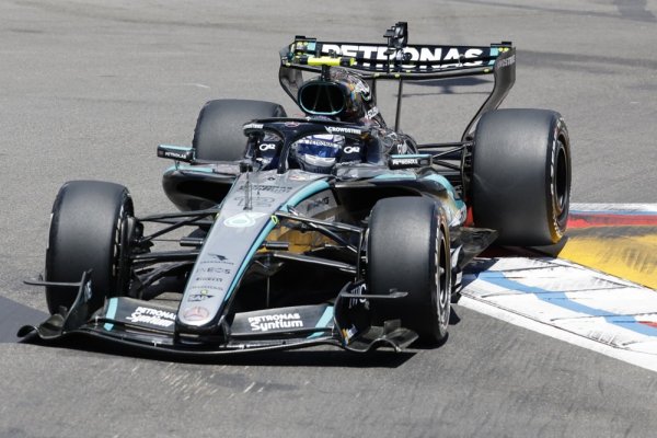 Antonelli slavio u kaotičnoj utrci, Leclerc se zabio u ogradu, Verstappen odustao na startu