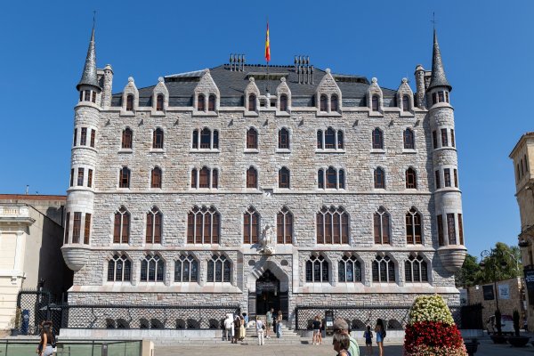 Gaudi je sinonim za Barcelonu, ali njegova djela možete vidjeti i drugdje, bez gužve