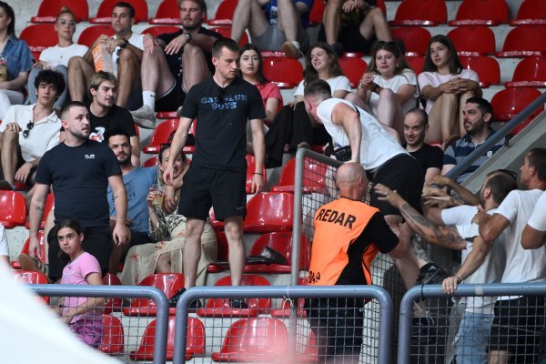 Nakratko prekinuta utakmica Cibona - Zadar zbog prepucavanja navijača