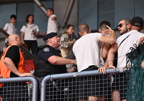 Prekinuto finale između Cibone i Zadra: Pogledajte nerede nakon ulaska Tornada u dvoranu