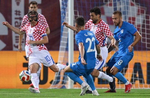 Mario Pašalić u 93. minuti zabio za 2:1 pobjedu Hrvatske protiv Slovenije