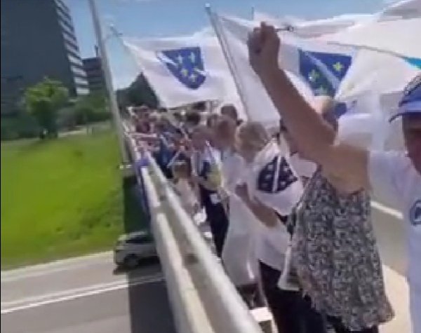 Potpuna ludnica: Pogledajte kako su navijači BiH dočekali igrače u Torontu
